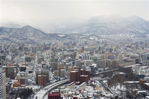 札幌市東区 天気 と その周辺の不思議な現象